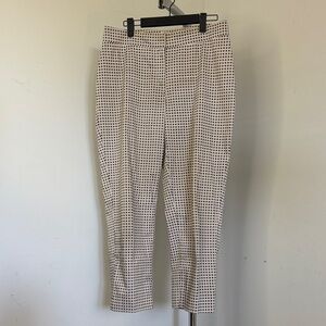 Talbots Black and White  beige Geometric curvy pants size 8 
98% cotton 2% spand